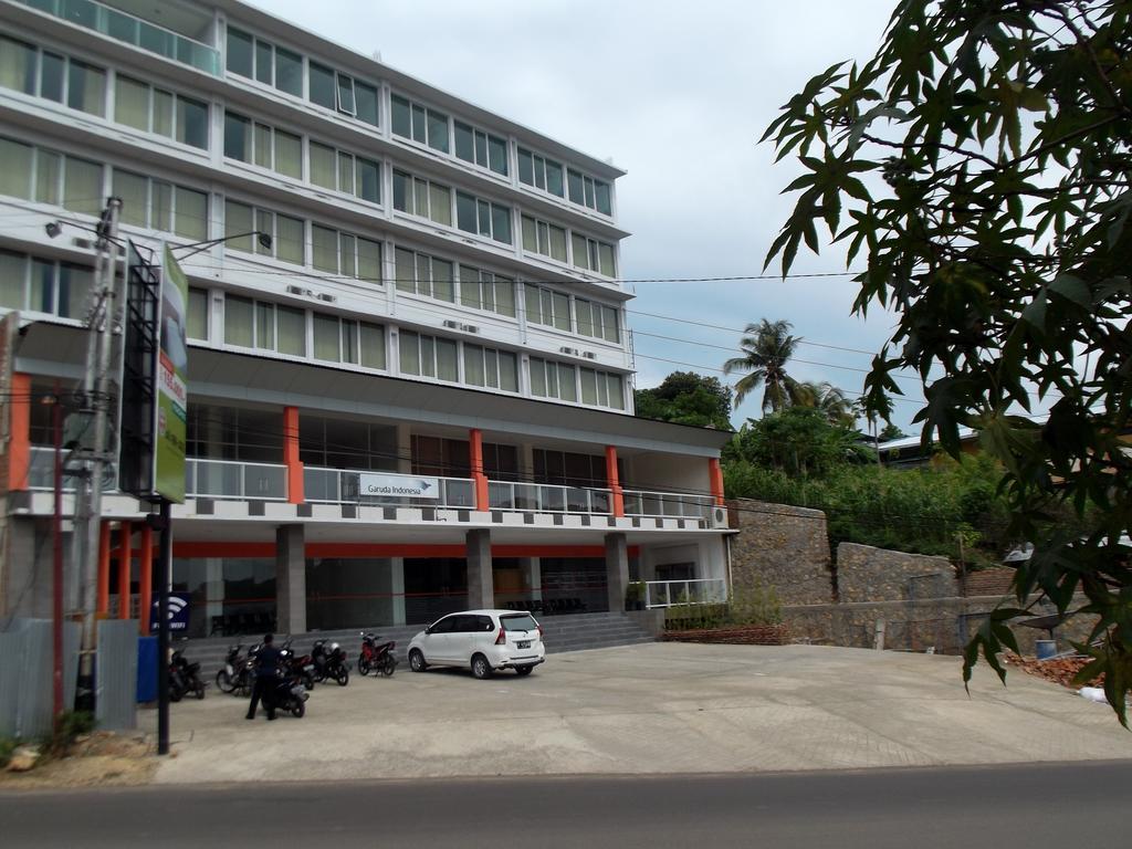 L Bajo Hotel Labuan Bajo Exterior photo