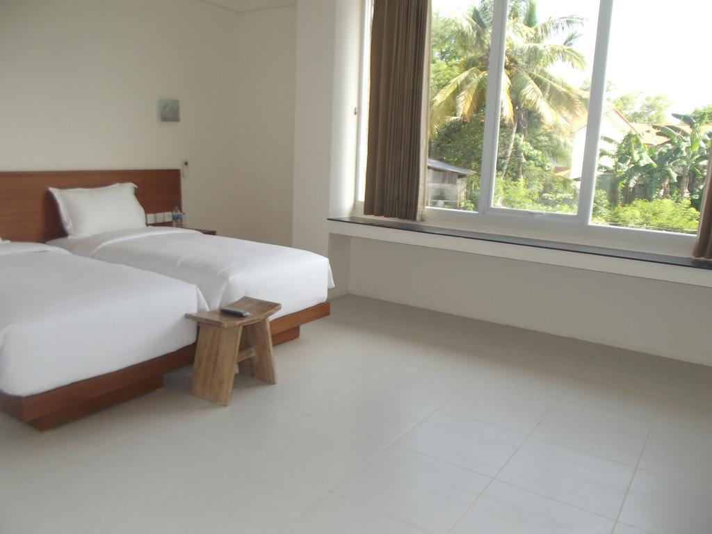 L Bajo Hotel Labuan Bajo Exterior photo